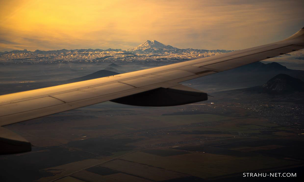 Вид на Эльбрус из самолета